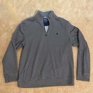 IZOD men’s quarter-zip fleece top.